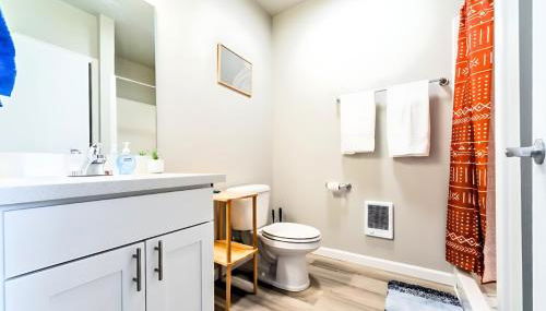 Cozy Micro Suite Unit 13 Sleeps 2 Minutes to Downtown - Foto 3, towels, Shower