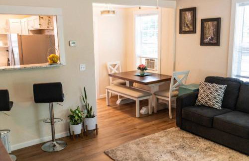 Eastside Suite-Cozy 3 Bedroom Home next 2 Downtown - Foto 18