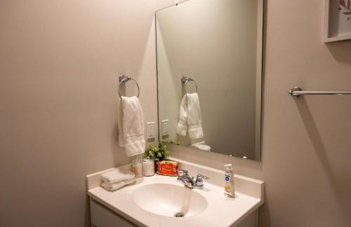 Holistic Campus Rental, LLC - Private Bedrooms in Shared Home with Shared Kitchen - Foto 8