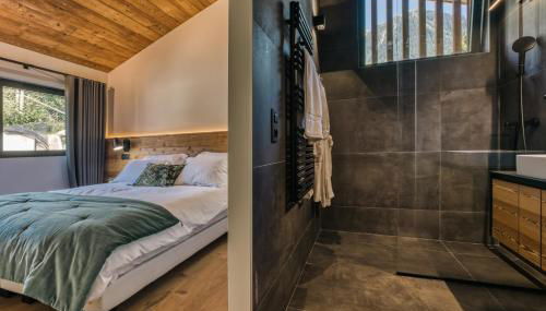Chalet Choucas - Modern Luxury - Heart of Chamonix - Photo 5, towels, Shower