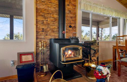 Breathtaking Cabin Backing the National Forest - Foto 32