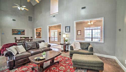 Starkvegas Clubhouse about 2 Mi to MSU Campus! - Foto 4