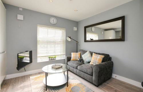 Arena Apartments - Stylish and Homely Apartments by the Ice Arena with Parking - Photo 11