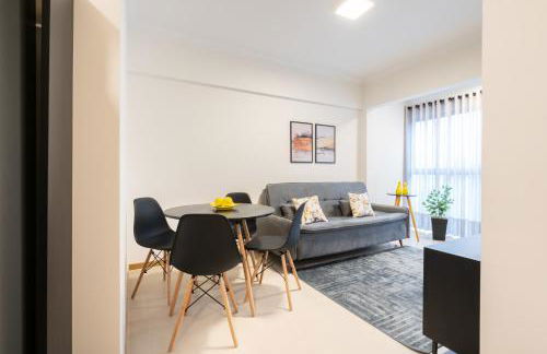 Localização Central! A 450 metros da Vila Germânica Loft com Piscina, Ar-Condicionado, Wi-Fi, Cozinha completa, Garagem Privativa, Espaço Zen, Academia, Sauna, e Mercadinho 24h - Foto 7