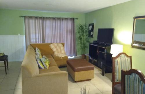 Affordable Two Bedroom Tropical Condo - Private Beach, Pools, Hot Tub - Foto 12