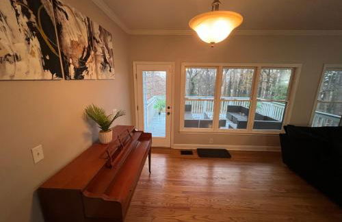 Spacious Gorgeous 3bd home with large deck Close to EVERYTHING - Foto 41