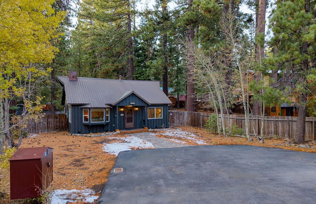 Westlake Cabin by Avantstay Hot Tub Near Skiing Walk to Restaurants Lake - Photo 32