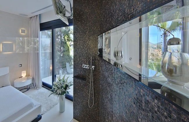 Striking Villa With Terraced Garden - Foto 15