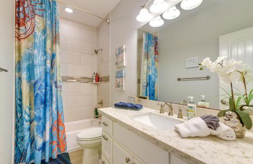 Luxe Crystal Beach Retreat with Views! Walk to Shore - Foto 18