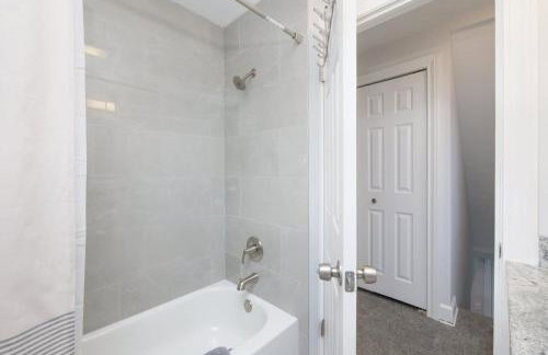 Family Friendly 4 BR Home Close To Downtown CLE! - Foto 37