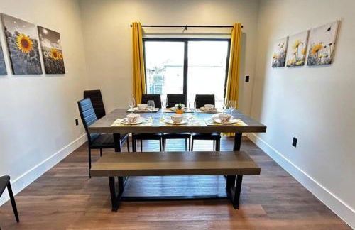 Sunny Delight Home Near Airport - Photo 45