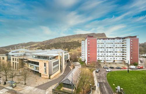 Edinburgh Central 2-bedroom Apartment with Free Parking and Stunning Views - Photo 37