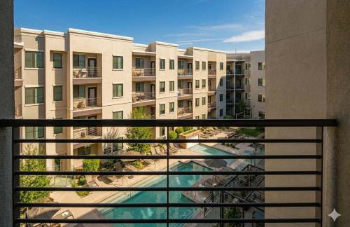 Bright 1BR Uptown Biltmore Gym Pool Parking WD - Foto 42