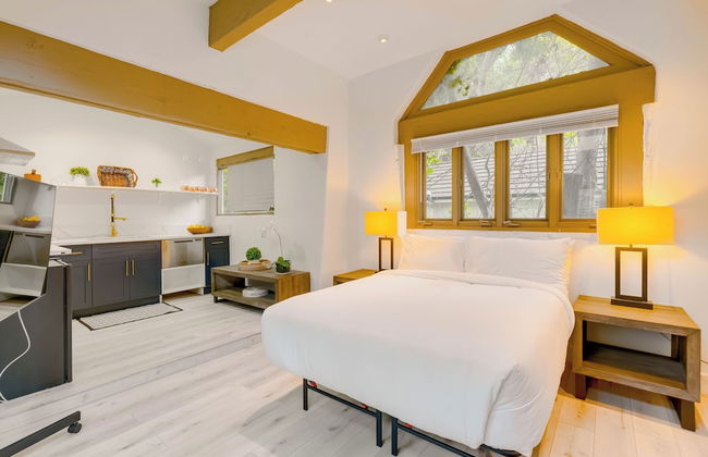 Carolwood - Modern Tuscan Villa With Rolling Lawns and Loggia in Holmby Hills - Photo 6