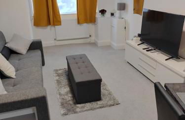 Modern 2 bed house sleeps 6 - Photo 11