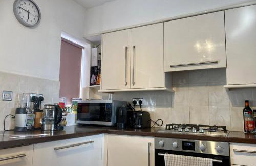 Cosy Modern Family Home Free Parking Garden - Foto 12