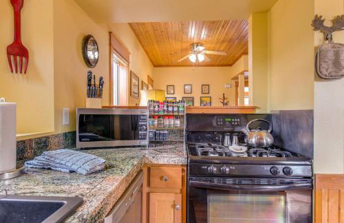 Riverfront Cabin, 4 Mi to Granby Ranch - Foto 11