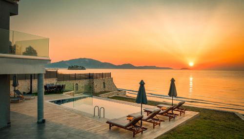 Violet Beach Front Private Villa - Foto 3, sunbed