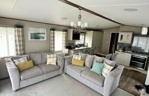 Davies Caravans on Oakdene Forest Park 3 bedroom holiday lodge home - entertainment passes included - Foto 1