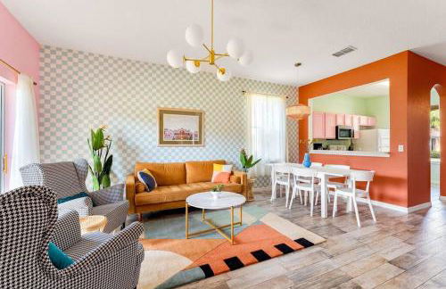 Disney World Cinderella Castle Lazy River Pool & Game Room - Foto 3