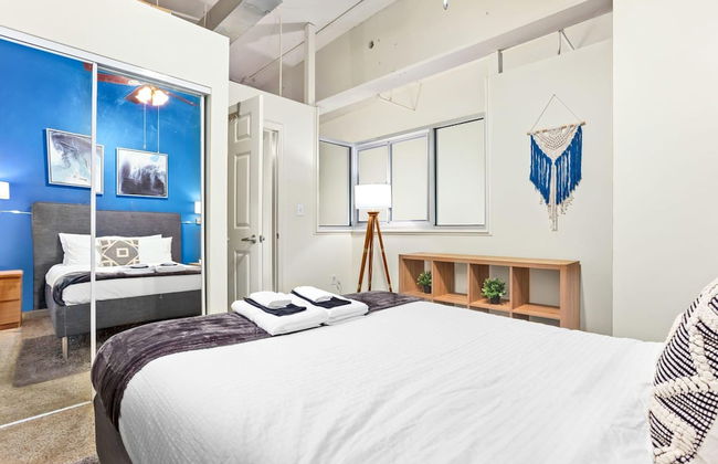 City Center Apartment, Walk Everywhere, Wifi - Photo 6