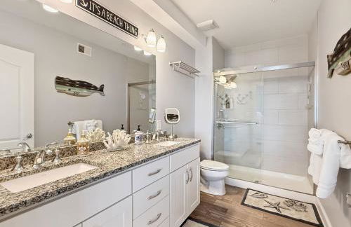 Luxurious Penthouse, King beds. Dog & ADA Friendly - Photo 14