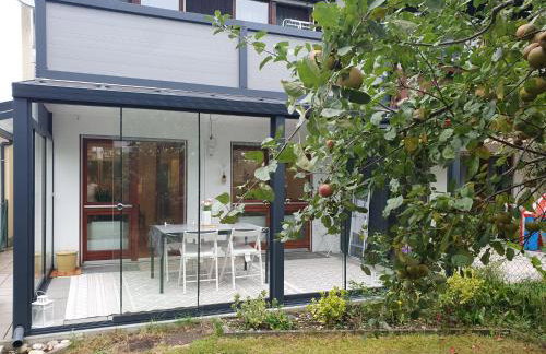 Ruhige 80 m2 Duplexwohnung mit Garten, 2 Bädern und Parkplatz nahe Innenstadt - Photo 6
