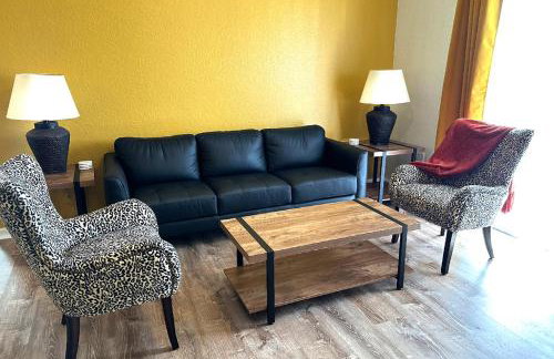 Lion King-themed condo near Disney, Sea World, Universal and OCCC with pool, spa, restaurants, shuttle, private balcony, and the BEST view of fireworks shows - Foto 52