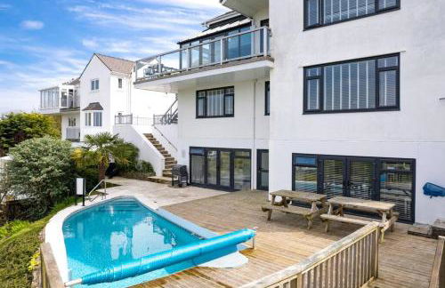 Stunning Property Seaviews, Private Pool & Parking - Photo 35