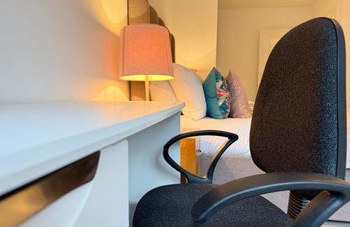 Laura's modern 1 bed apartment in Wimbledon - Foto 13