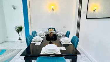 3 bedroom house sleeps 5 free parking long stay discounts - Foto 3