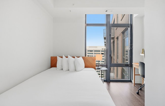 Placemakr Marymount Ballston - Photo 63
