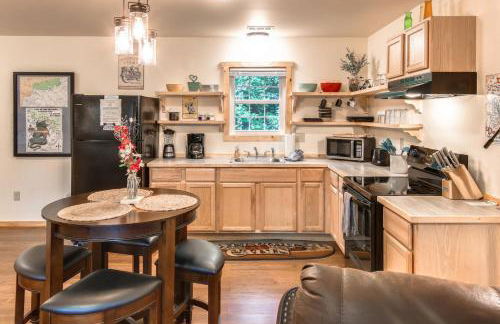 Smoky Mountain Basecamp Just 5 Mins to Harrah Casino - Foto 5