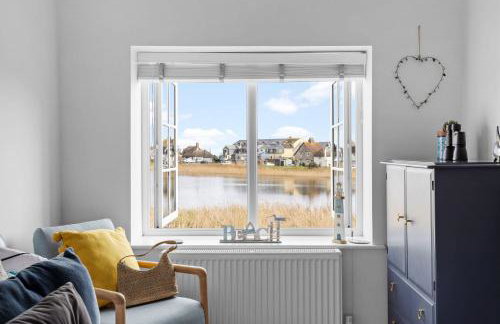 Bumble Cottage, Torcross - Heart of Torcross - Log burner - Ley views - Foto 23