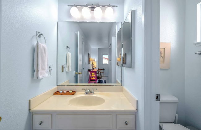 Succulents & Seashells Coastal Paradise by Beach - Foto 13