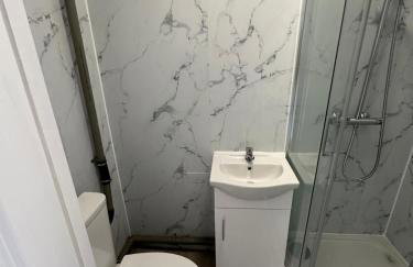 Modern En-Suite Room Recently Renovated - Foto 11