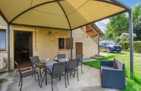 Gorgeous Home In Monterubbiano With Private Swimming Pool, Can Be Inside Or Outside - Foto 2