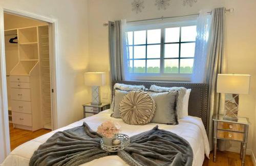 New Charming Spacious Disneyland Pool Home - Photo 58