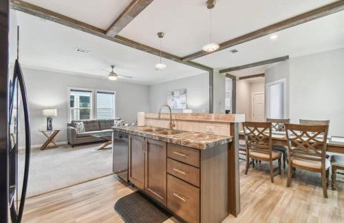 2 Bed Cozy Home, Dade City, Pickle Ball and Pool - Photo 9