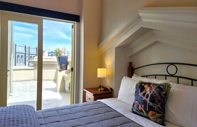 U Suites on Manners - Photo 21