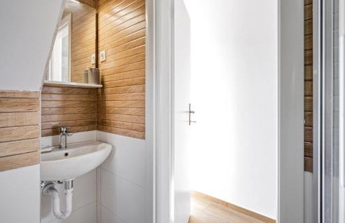 Cozy Apartment In Zlarin With Wifi - Photo 14