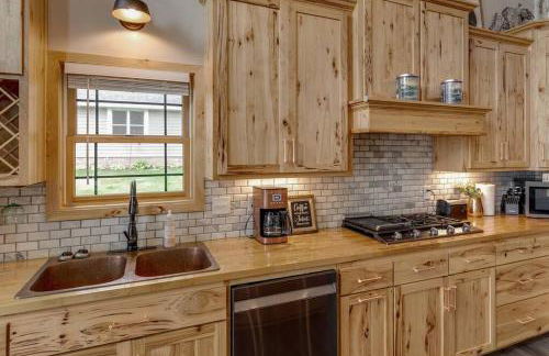 Cozy Home, Hot Tub, Dock, Kayaks, Swimming & More! - Photo 13