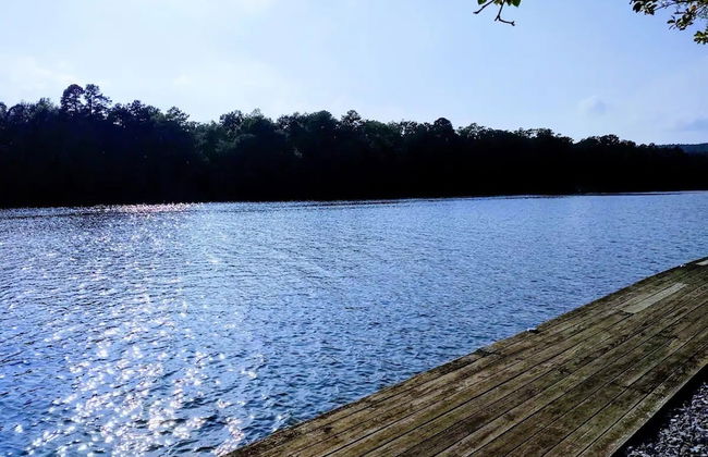 Spacious Lakeside Country Getaway - Foto 13