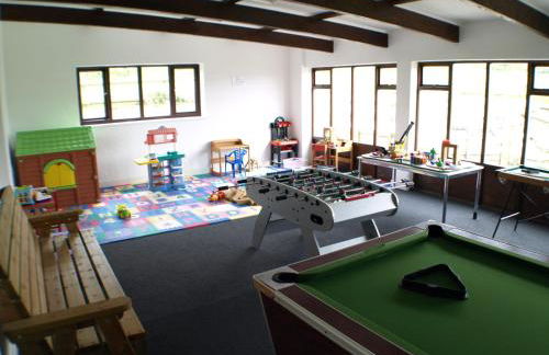 Polean Farm Old Farmhouse - With Large Jacuzzi, Games Room, Near the Sea and with Free Access to a Nearby Pool - Foto 15