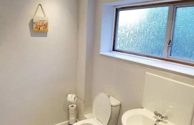 5 Bedroomed House Available for Guests and Contractors Wifi Parking - Foto 14