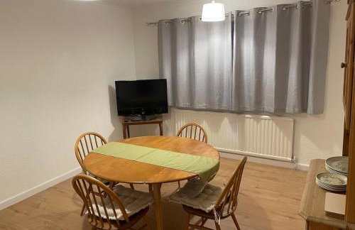 10 mins from Gatwick, jacuzzi, 8 persons - Foto 32