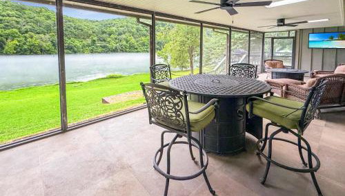 Riverfront Retreat - Right next to the White River - Foto 2