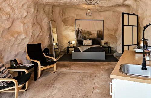 Unique Cave for a Memorable Vacation on a Secluded Ranch by the Colorado River in Moab, Utah - Foto 2