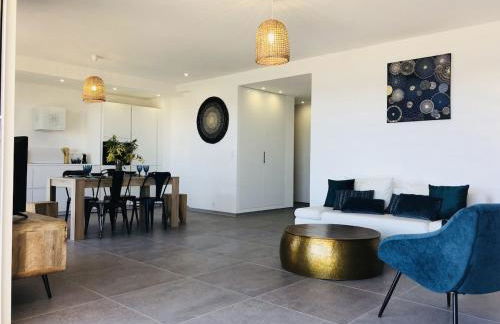 T3 FRONT de mer dernier étage vue mer Petit havre de paix pour vos vacances Emplacement unique vue mer panoramique à 180 degrés pour ce T3 en face de la plage front de mer vue sur les iles 5 et dernier étage avec ascenseur - Foto 8