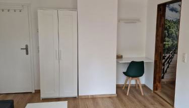 KG Exklusives Zimmer, WLAN, geteiltes Bad und Küche - Foto 5, wardrobe